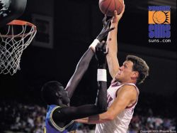 Majerle Dunks On Bol